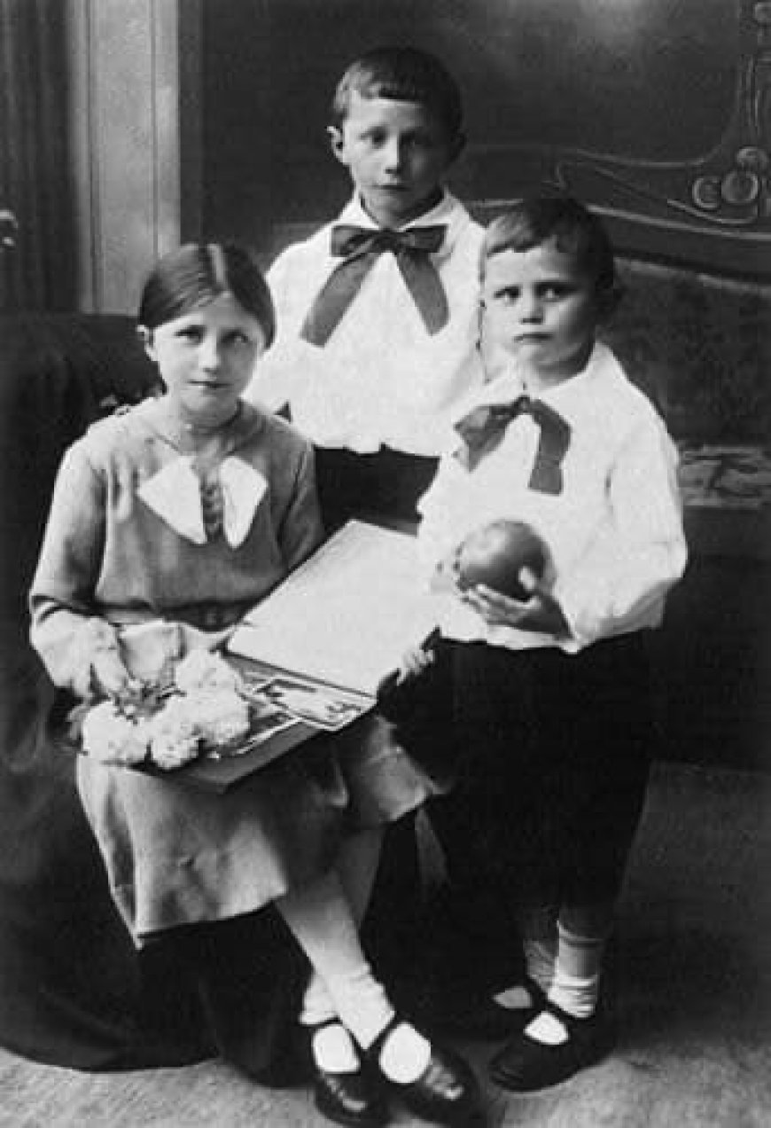 THE RATZINGER BROTHERS